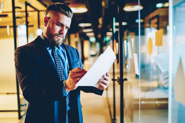 Focused Successful Bearded Male Manager Suit Signing Looking Business Papers — Stock Photo, Image