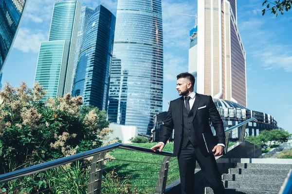 Successful Pensive Businessman Suit Standing Staircase Folder Hand Street Modern — Stock Photo, Image