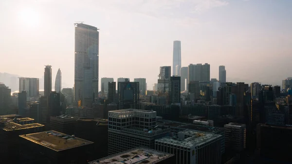 香港現代高層ビル街の空中風景パノラマビュー 企業や金融企業の建物のシルエットと都市ドローンビュー 都市インフラ — ストック写真
