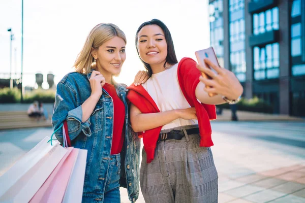 Happy Youthful Diverse Attractive Girlfriends Casual Clothes Taking Selfie Cellphone — Stock Photo, Image