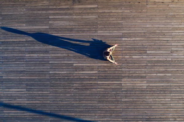 Vista Aérea Femenina Ropa Yoga Sentada Posición Loto Relajada Suelo — Foto de Stock