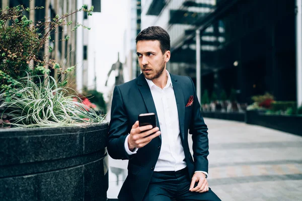 Successful Young Man Formal Suit Using Phone Communicating Partner Spending — Stock Photo, Image