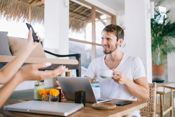Smiling Bearded Freelancer Wearing White Shirt Drinking Coffee Break Looking — Stock Photo, Image