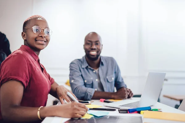 Smiling Black Colleagues Sitting Table Laptop While Man Surfing Internet — Foto de Stock