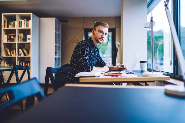 Side View Clever Young Guy Casual Outfit Glasses Looking Camera — Stock Photo, Image