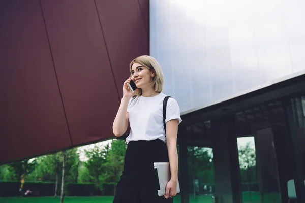 Cheerful Adult Modern Female Casual Clothes Black Backpack Holding Tablet — Stock Photo, Image