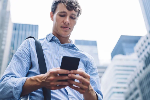 Attractive Young Contemporary Man Blue Shirt Leather Bag Texting Phone — Stock Photo, Image