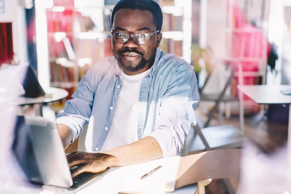 Crop Calm African American Male Glasses Casual Clothes Looking Camera — Stock Photo, Image