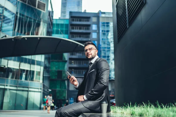 Confident Pleased Executive Man Glasses Elegant Clothes Looking Away Developing — Stock Photo, Image