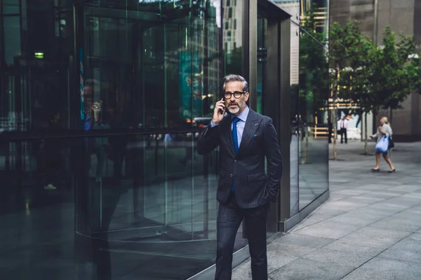 Handsome Fashionable Businessman Beard Stylish Dark Business Suit Walking Talking — Stock Photo, Image