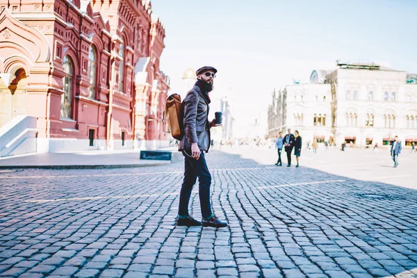 Bearded Young Male Sunglasses Brown Leather Coat Yellow Rucksack Walking — Stock Photo, Image