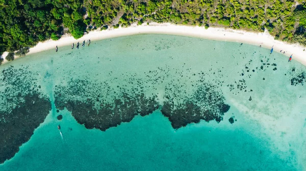 Повітряні Пейзажі Мальовничого Острова Кришталевою Блакитною Водою Зеленою Рослинністю Вид — стокове фото