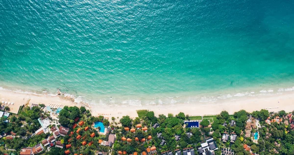 Légi Kilátás Nyílik Fehér Homokos Strand Partján Türkiz Tiszta Tengervíz — Stock Fotó