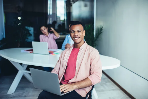 Happy Ethnic Office Worker Sitting Chair Laptop Looking Camera Blurred — Foto de Stock