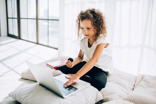 Focused Adorable Curly Haired Kid Casual Apparel Using Laptop Eating — Stock Photo, Image