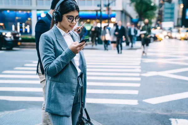 Glad Female Glasses Wearing Office Clothes Browsing Smartphone Interest While — Stock Photo, Image
