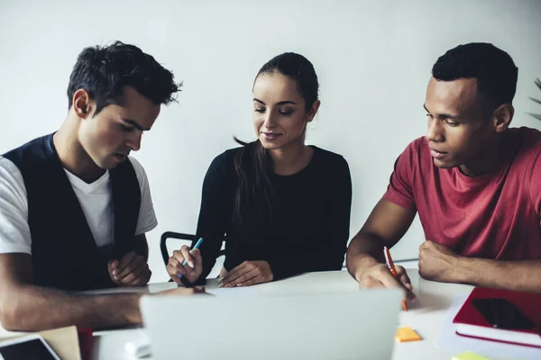 Concept Teamwork Startup Business Project Young Millennial People Sitting Desktop — Stock Photo, Image