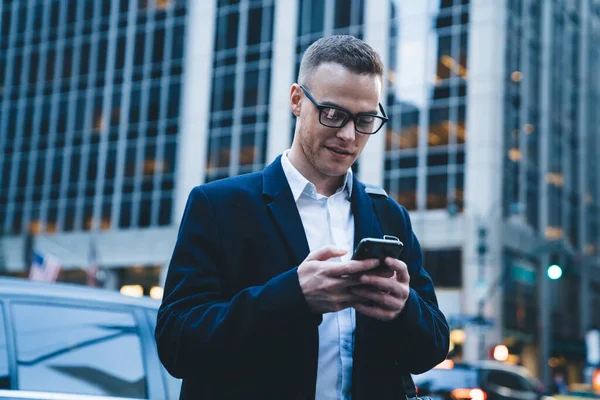 Young Smiling Guy Black Jacket Standing City Street Modern Office — Stock Photo, Image