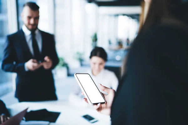 Crop Businesswoman Holding Mobile Phone Scrolling Empty Screen Listening Manager — Stock fotografie