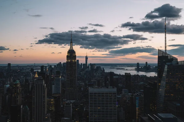 Manhattan Gökdelenleri Gökdelenlerinin Gökyüzü Manzarası New York Şehrinin Arka Planında — Stok fotoğraf