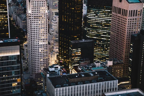 Luftaufnahme Verschiedener Hoher Wolkenkratzer Mit Beleuchteten Fenstern New York City — Stockfoto