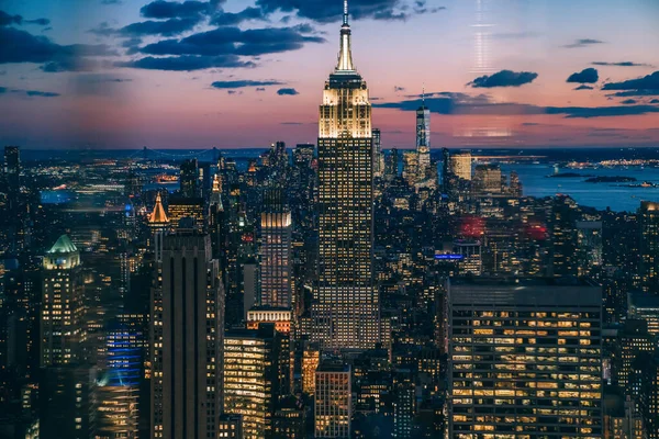 Flygfoto Över Skyskrapor Och Torn Centrala Manhattan Med Kvällssol Nedgångshimmel — Stockfoto