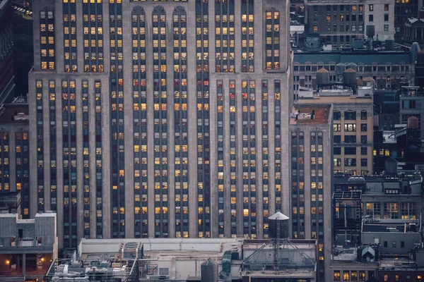 Вид Воздуха Различные Высотные Небоскребы Манхэттена Освещёнными Окнами Расположенными Нью — стоковое фото
