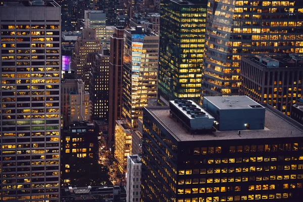 Luftaufnahme Verschiedener Hoher Wolkenkratzer Mit Beleuchteten Fenstern New York City — Stockfoto