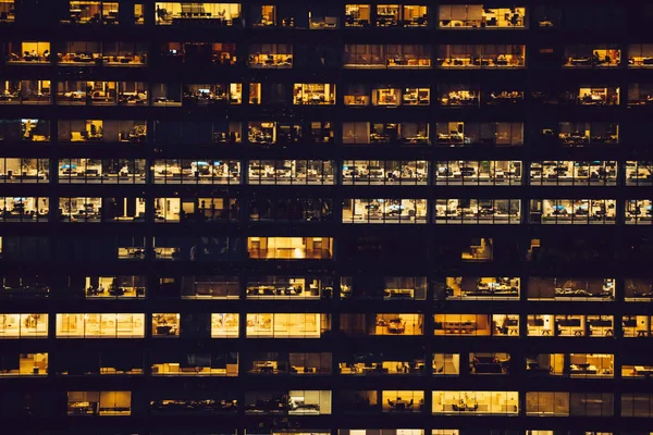 ニューヨーク市内にある夜間照明付きの窓がある様々な高層ビルの空中ビュー 大都市 オフィスや不動産の夜の生活 中心街の構造 — ストック写真