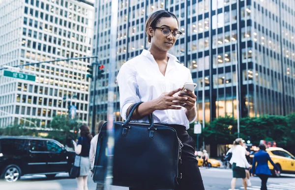 Thoughtful African American Confident Woman Glasses Elegant Clothes Black Handbag — Stock Photo, Image