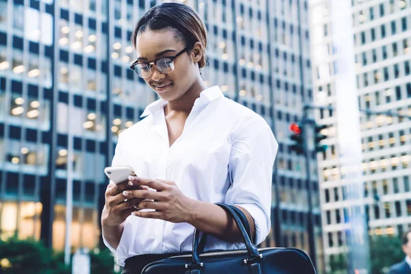 Cheerful Successful Young Black Female Employee Wearing Glasses White Shirt — Stock Photo, Image