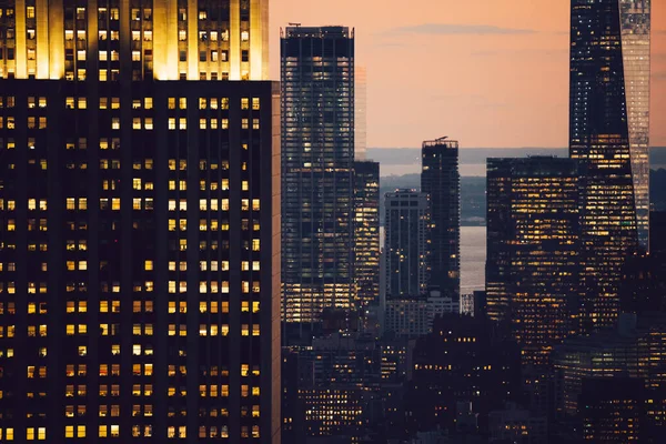 Luftaufnahme Verschiedener Hoher Wolkenkratzer Mit Beleuchteten Fenstern New York City — Stockfoto