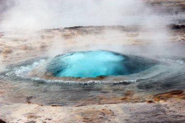 İzlanda 'daki patlamadan hemen önce gayzer