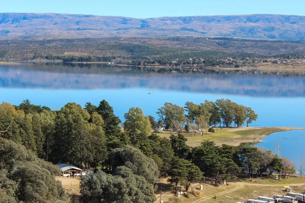 Arjantin 'deki güzel mavi göl