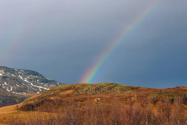 İzlanda 'da güzel bir gökkuşağı