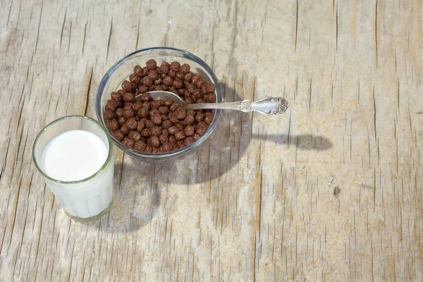 Сніданок Солодких Зернових Молоком — стокове фото