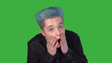 Şokta olan genç adam, 