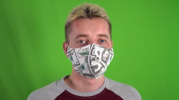 Young man in protective mask coronavirus, covid-19, quarantine green screen — Stock Video