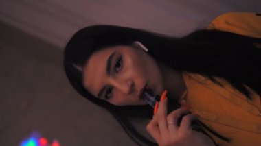 Kız vapuru, sigara içen, sigara içen, sigara içen, ağır çekim