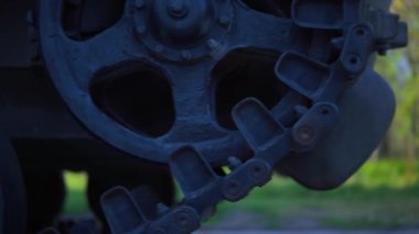 Askeri parktaki tank anıtı, eski Sovyet topçu birliği, kırmızı ordu.