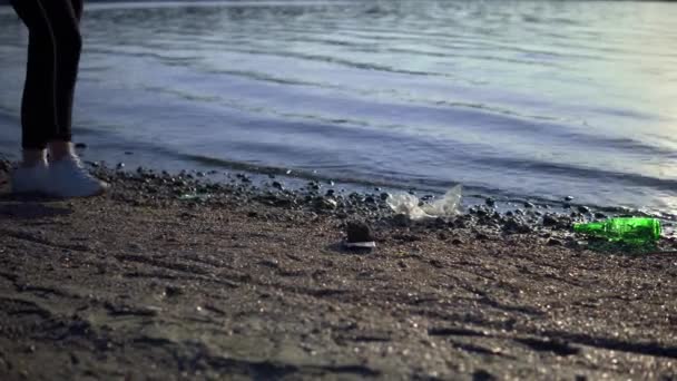 Young volunteer cleaning up beach. Safe ecology concept. environmental pollution — Stock Video