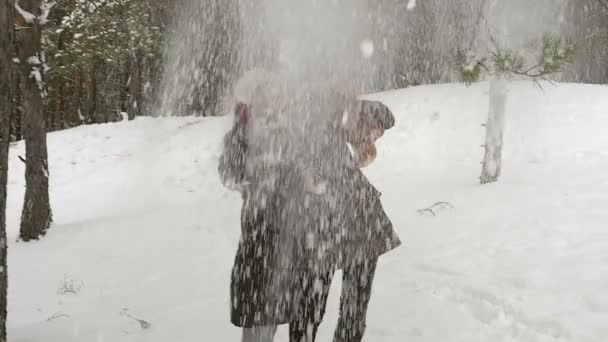 Attractive family having fun in a winter park 96fps — Stock Video