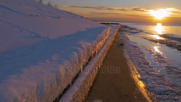 Puesta de sol en el Golfo del Mar Báltico, Riga, Letonia — Vídeo de stock