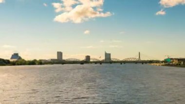 Panoramik Hyperlapse Riga, ulus Kütüphane, skyscrapes, nehir Daugava Riga, Letonya 4k