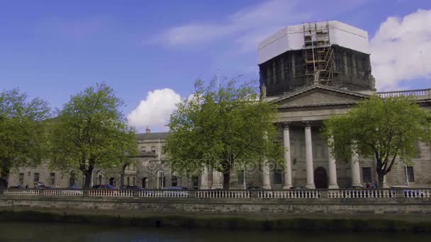 Panorama v slunečný den mostu Liffey Dublin, Irsko — Stock video