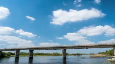 Tay demiryolu Köprüsü Athlone, İrlanda 4 k geçerken tren Timelapse