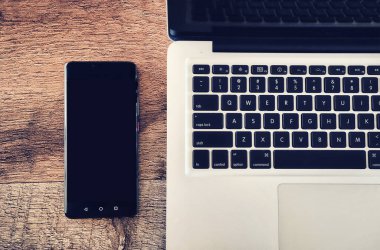 Modern akıllı telefon ve dizüstü bilgisayar 