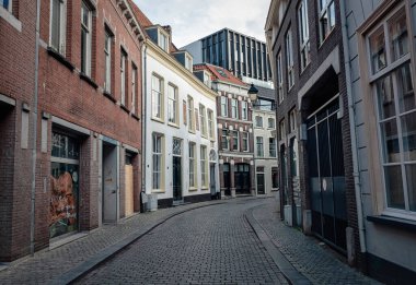 2 Nisan 2020 'de Breda, Hollanda' da Coronavirus salgını nedeniyle boş sokak manzarası. İnsanlara evlerinde kalmaları ve sadece gerektiğinde dışarı çıkmaları tavsiye edilir.. 