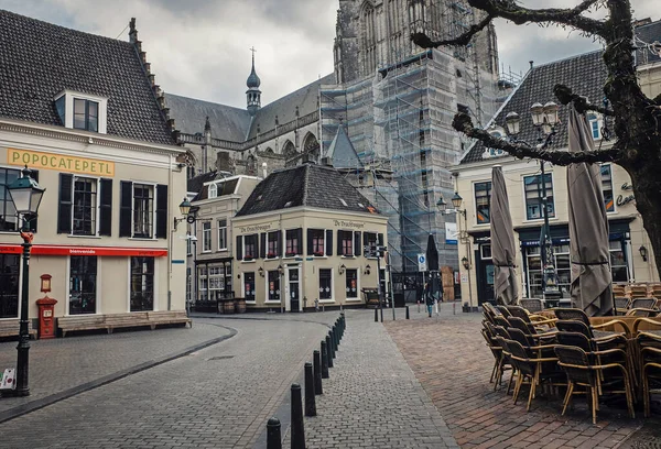 BREDA - 16 Mart 2020 'de Breda, Hollanda' da Coronavirus salgını nedeniyle boş sokağa bakıldı. İnsanlara evlerinde kalmaları ve sadece gerektiğinde dışarı çıkmaları tavsiye edilir.. 