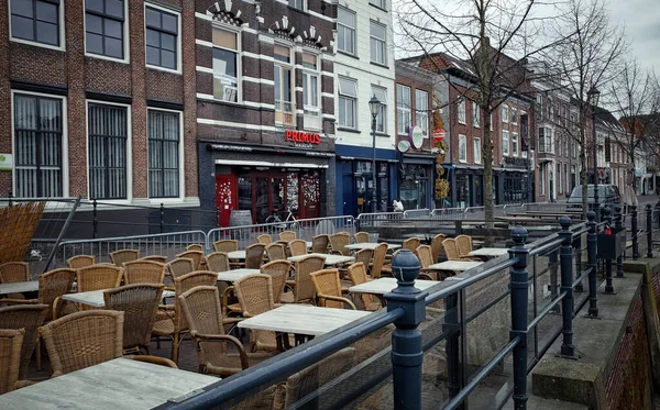2 Nisan 2020 'de Breda, Hollanda' da boş teras manzarası. Coronavirus salgını nedeniyle birçok restoran ve dükkan kapatılmalı..